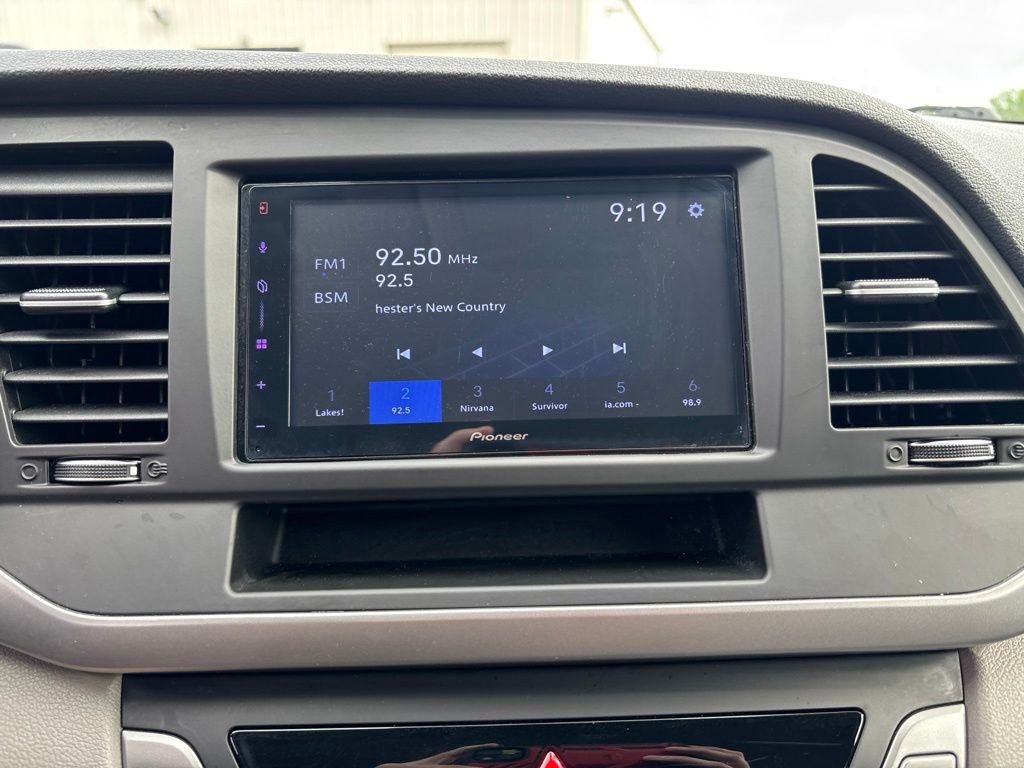 Used 2018 Gray Hyundai SE image 14
