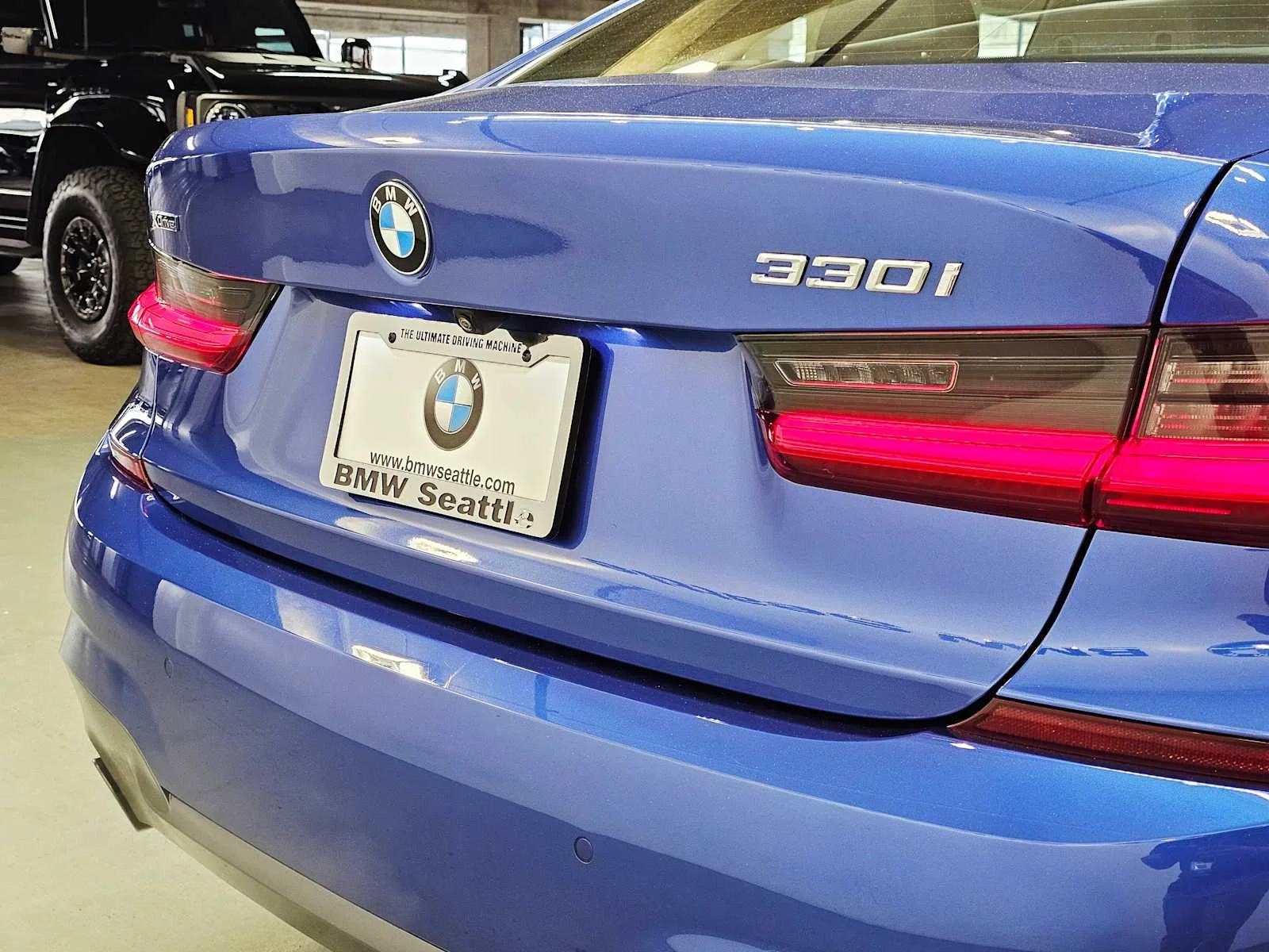 Used 2021 Portimao Blue Metallic BMW xDrive image 7