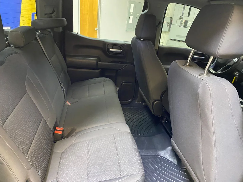 Used 2022 Silver Chevrolet Custom image 28