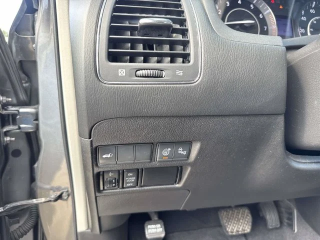 Used 2017 Gray Nissan Platinum image 38