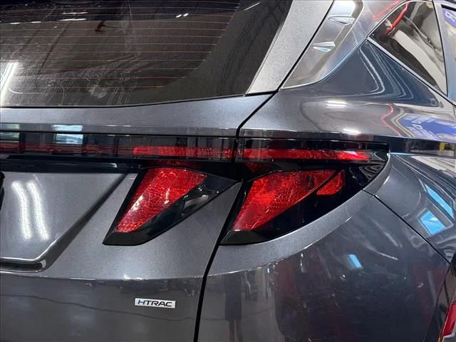 Used 2022 Gray Hyundai SE image 8