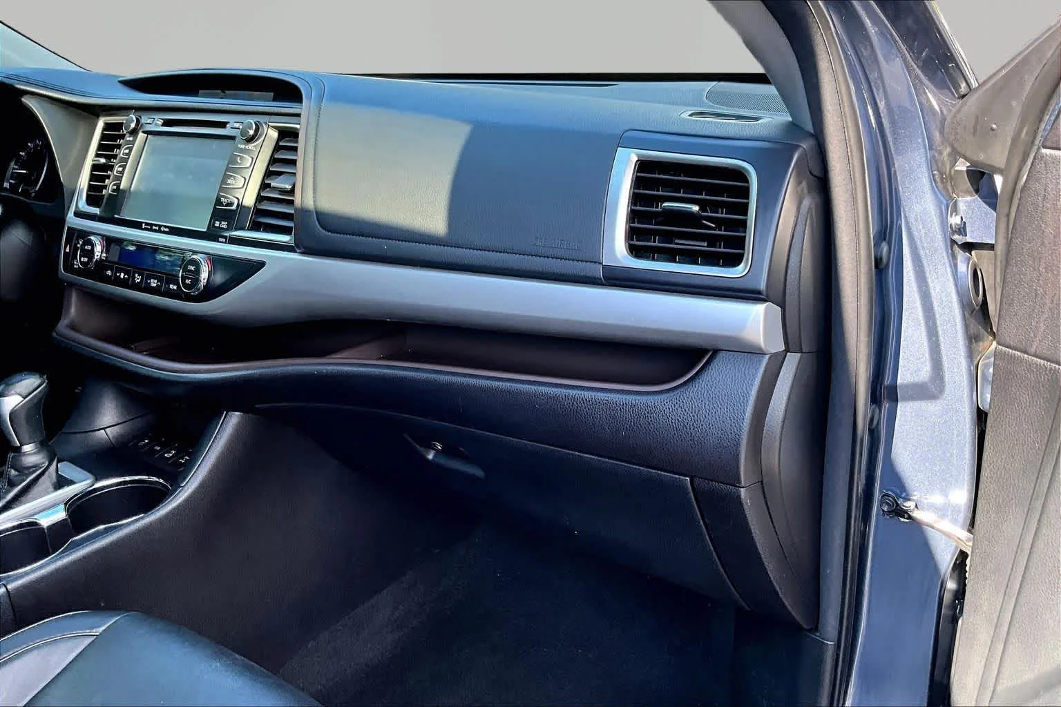 Used 2016 Shoreline Blue Pearl Toyota XLE image 19