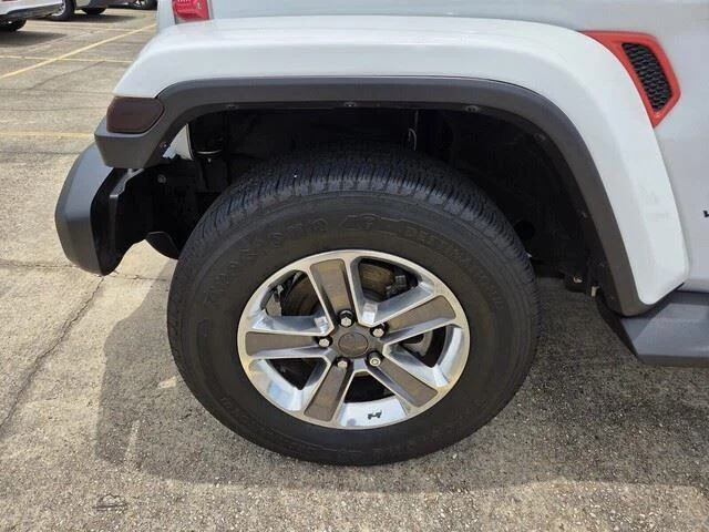 Used 2021 Bright White Clearcoat Jeep Unlimited Sahara image 11