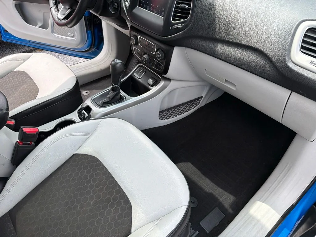 Used 2021 Blue Jeep Latitude image 33