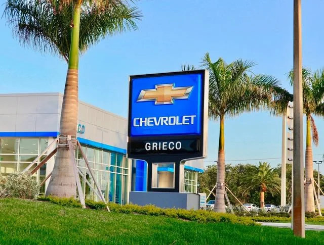 Used 2025 Summit White Chevrolet ACTIV image 29