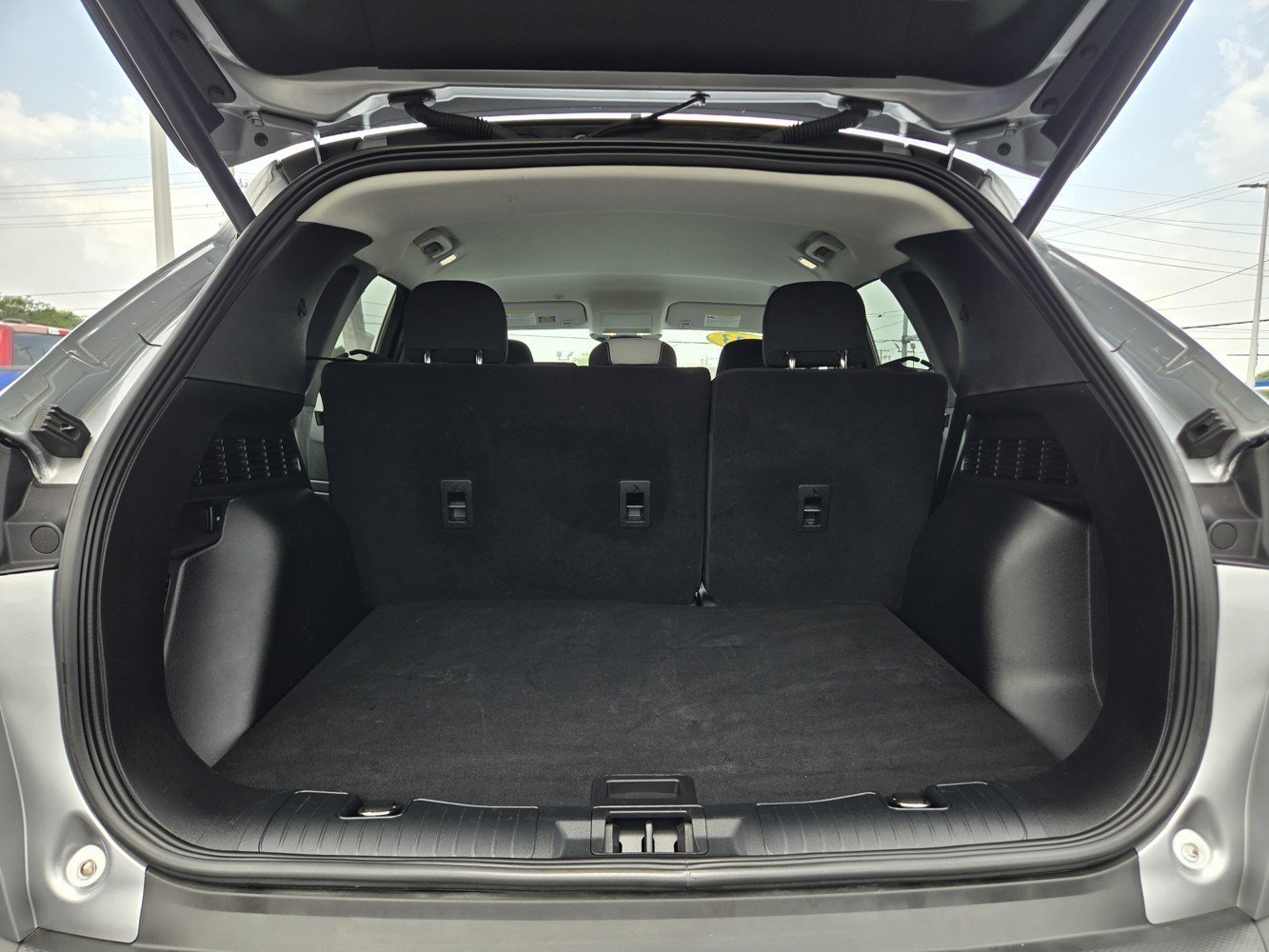Used 2023  Ford Active image 34