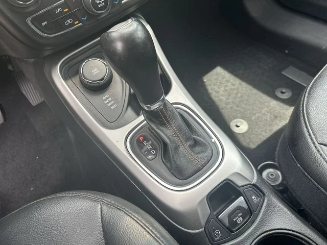 Used 2019 Red Jeep Latitude image 16