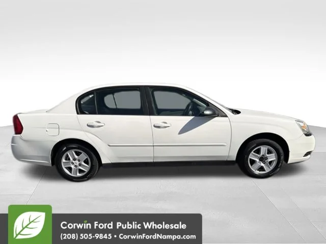Used 2005 White Chevrolet  image 4