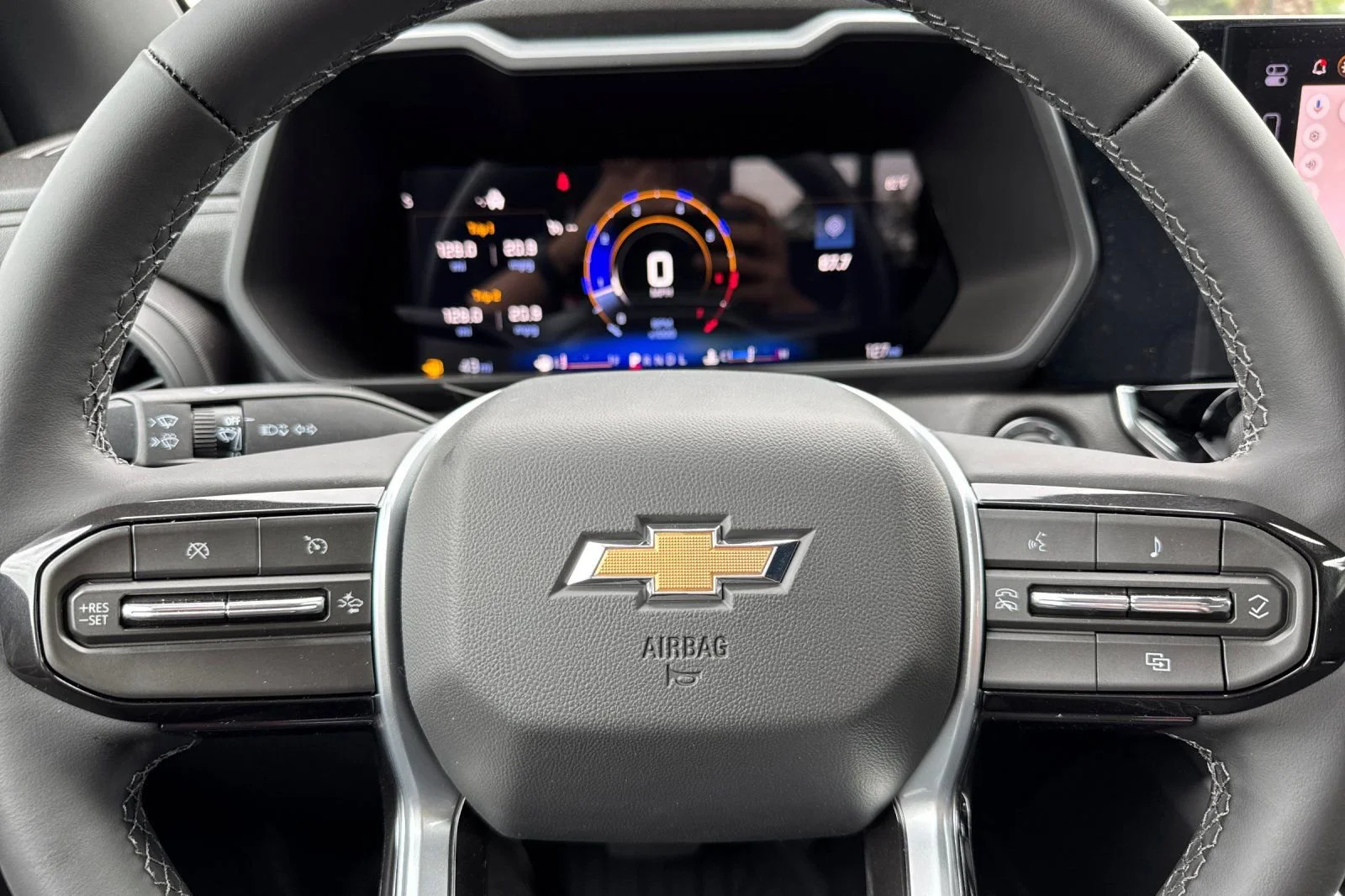 New 2026 Summit White Chevrolet WT image 21