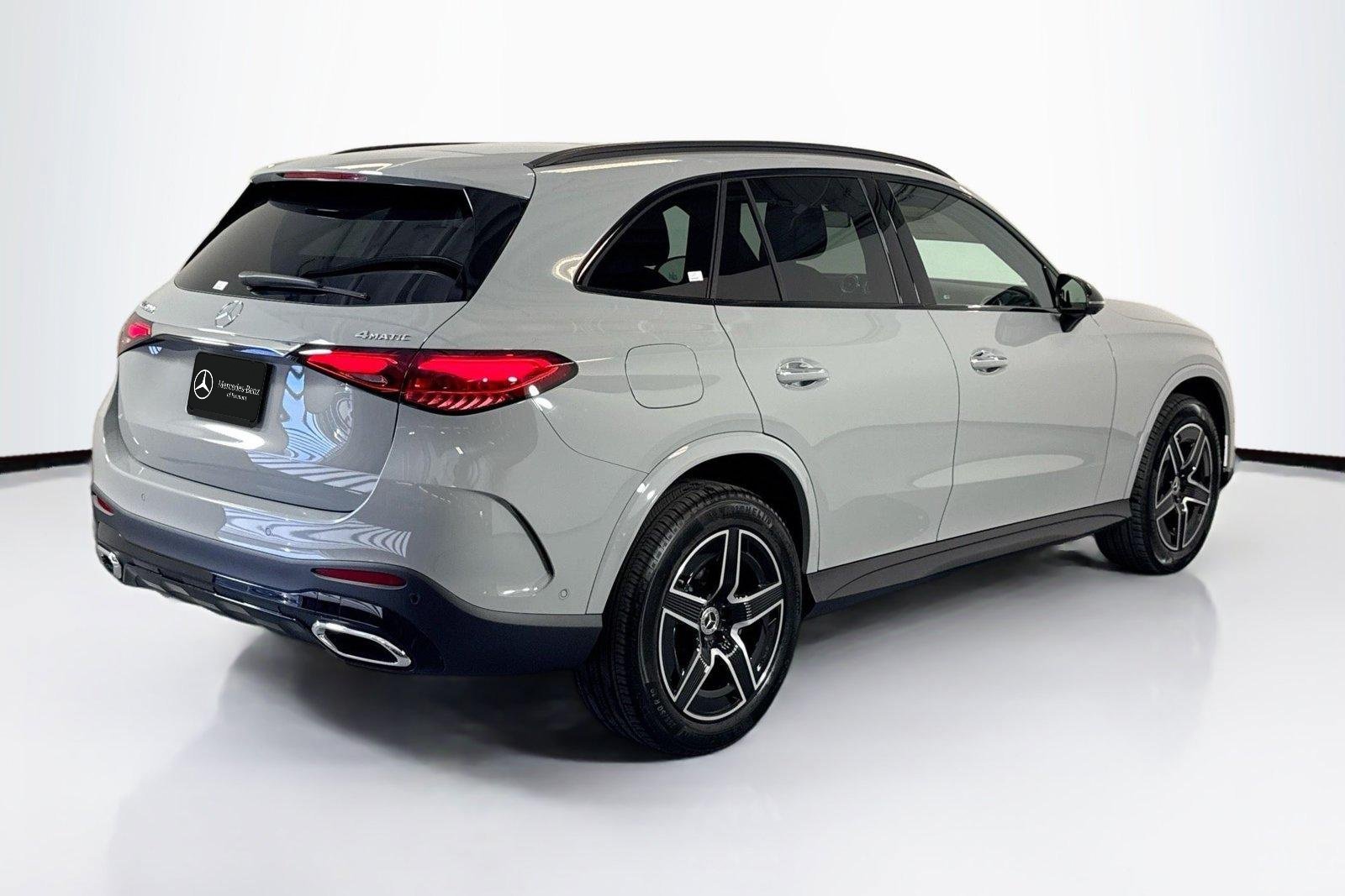 New 2026 Manufaktur Alpine Grey Mercedes-Benz GLC 300 image 5