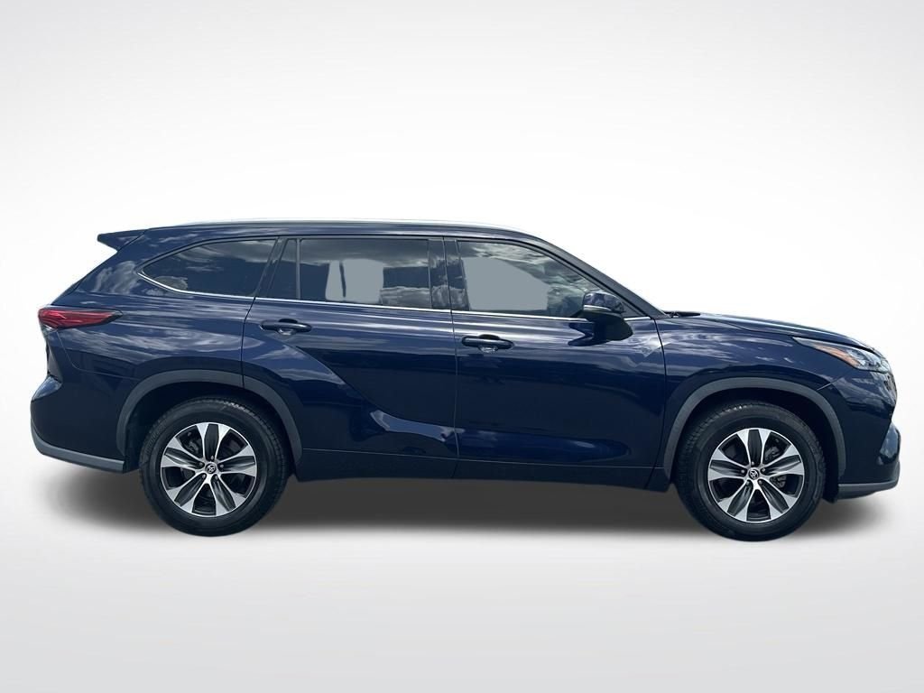 Used 2020  Toyota XLE image 7
