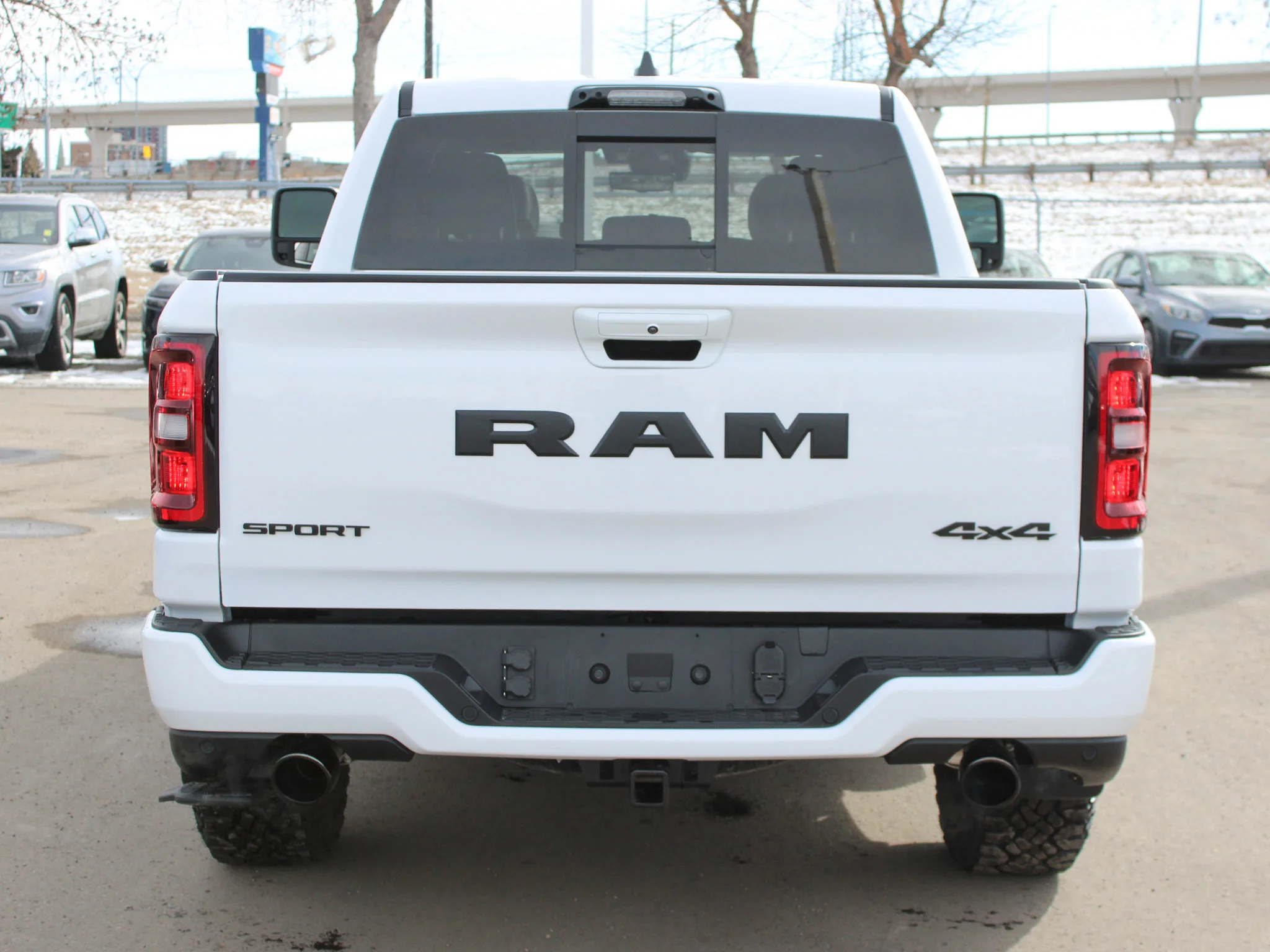 Certified Used 2025 White RAM Sport * Twin Turbo | 420 HP | Trailer Tow Group  | Night Edition | Heated Seats | Apple CarPlay image 16