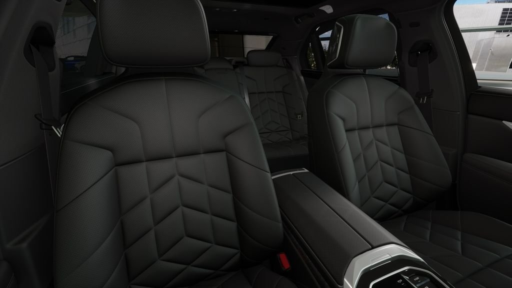 Used 2026 Black Sapphire Metallic BMW 750e xDrive image 37