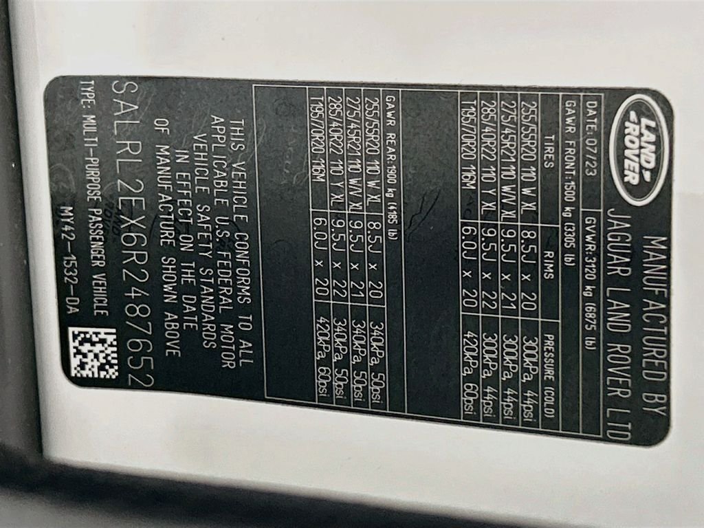 Used 2024 Fuji White Land Rover Dynamic SE image 34