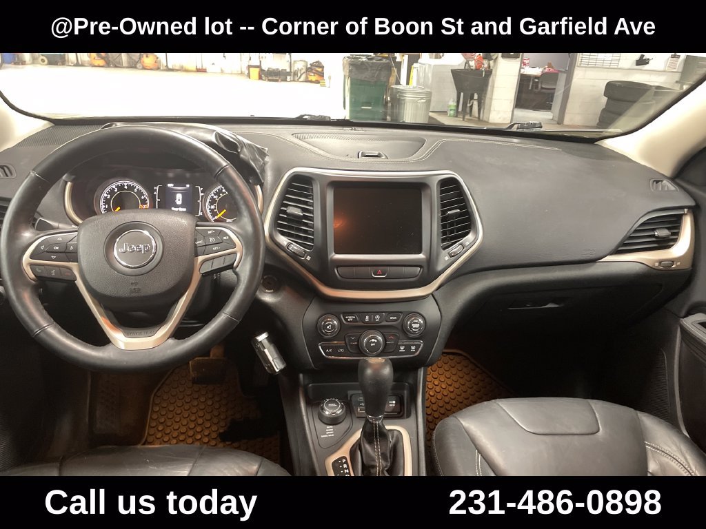 Used 2015 Black Jeep Latitude image 16