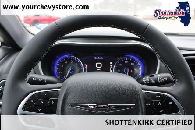Used 2025 White Chrysler Select image 22