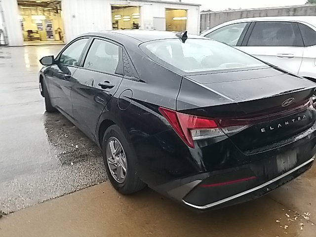 Used 2025 Black Hyundai SE image 16