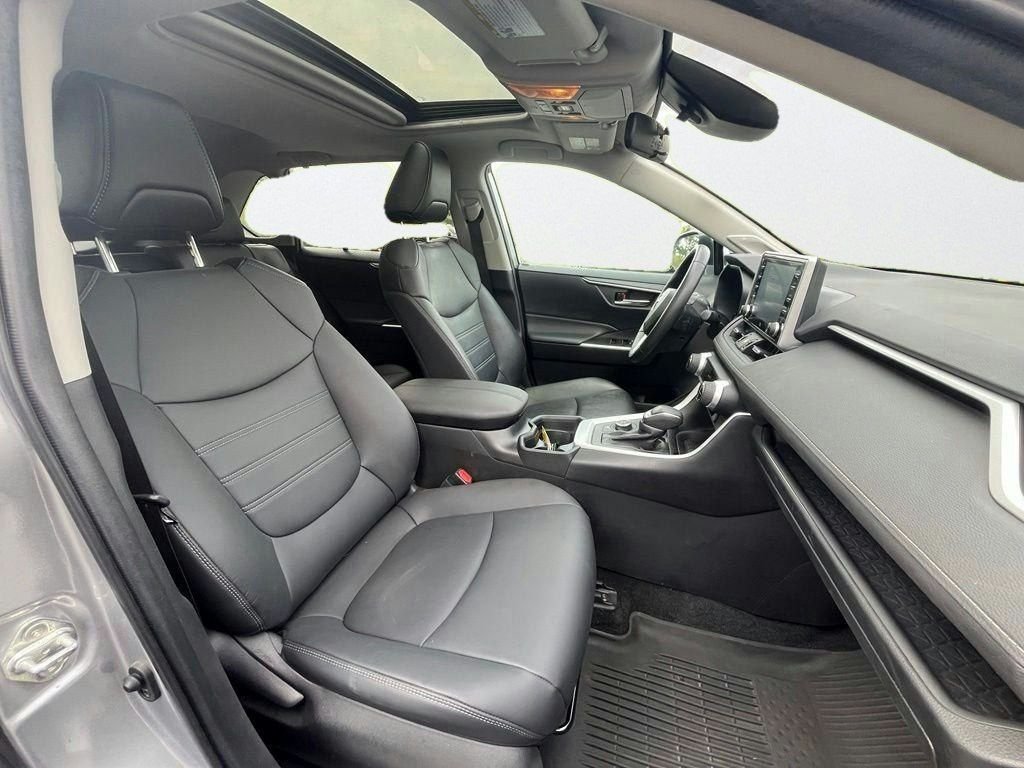 Used 2021 Silver Toyota XLE Premium image 11