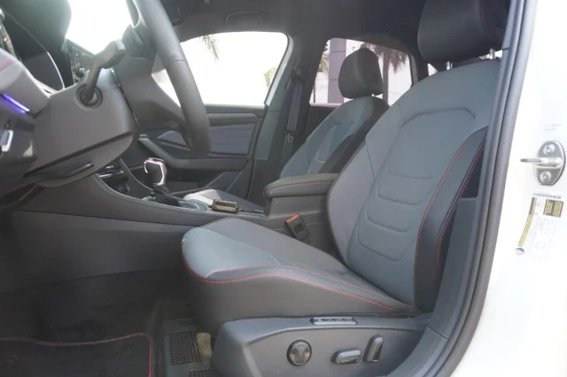 Used 2025  Volkswagen Autobahn image 17