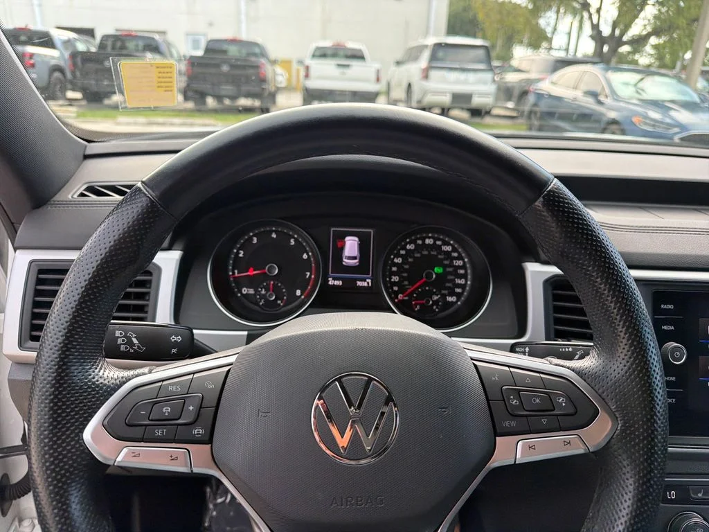 Used 2021 White Volkswagen 3.6L V6 SE w/Technology R-Line image 24