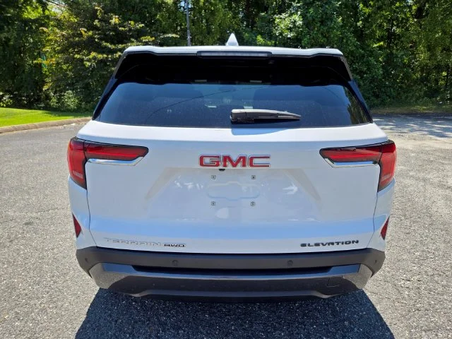Used 2025 White GMC Elevation image 7