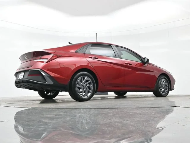 Used 2024 Ultimate Red Hyundai SEL image 26
