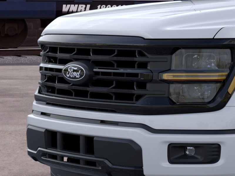 New 2026 Oxford White Ford XLT image 17