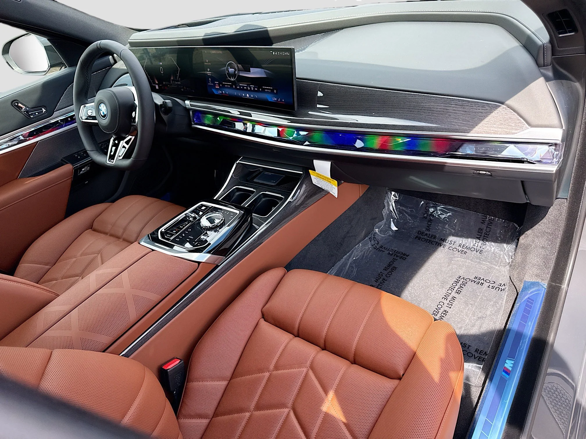 New 2026 Dravit Grey Metallic BMW 750e xDrive image 14