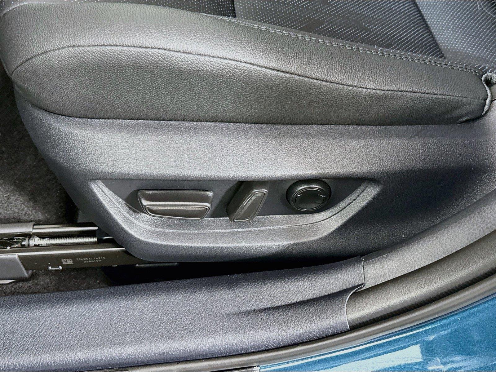 New 2026 Ocean Gem w/Midnight Black Metallic Roof Toyota XSE image 32