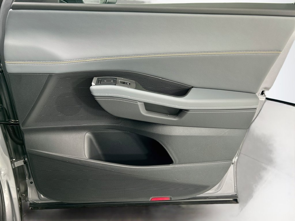 New 2027 Silver Volkswagen SE w/Technology image 23
