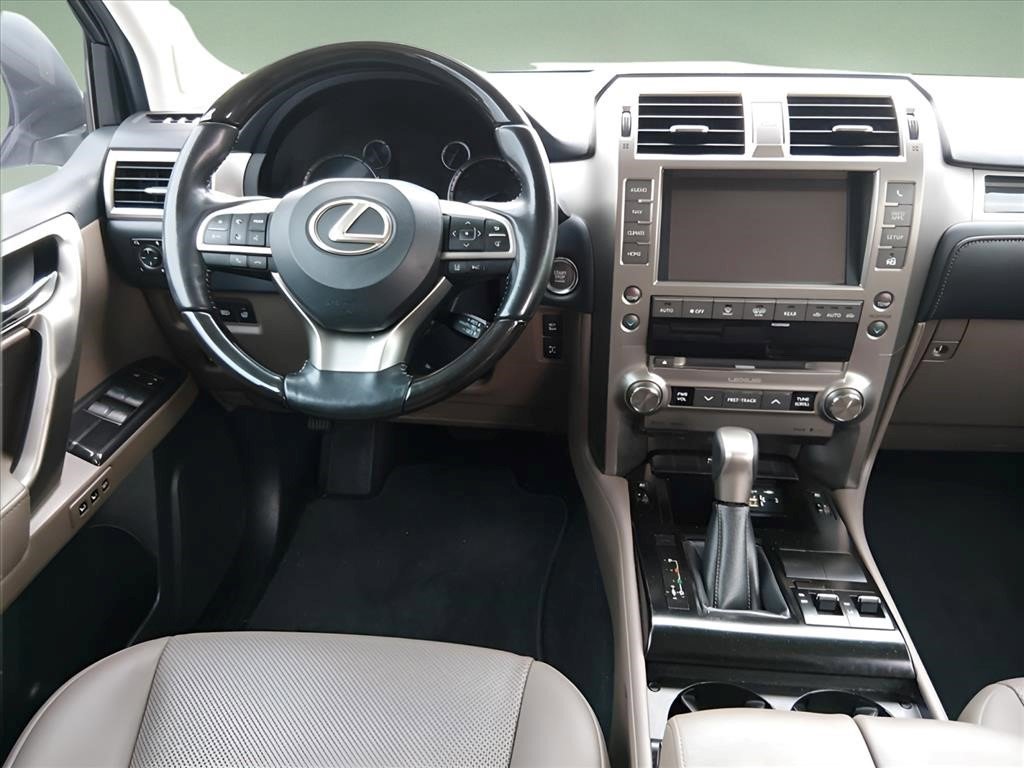 Used 2021 Silver Lexus GX 460 Premium image 11