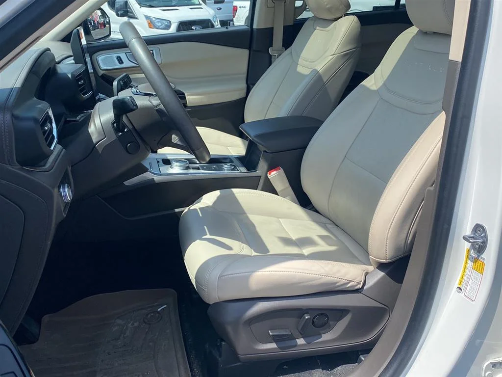 Used 2022 Star White Metallic Tri-Coat Ford Platinum image 2