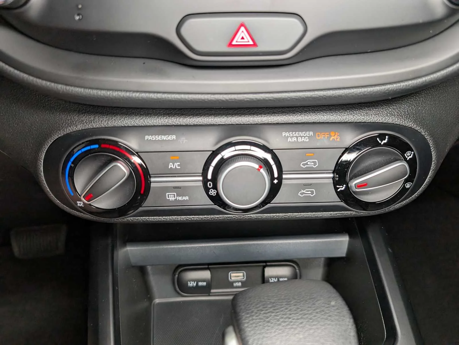 Certified Used 2025 Snow White Pearl Kia LX image 29