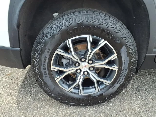 2024 GMC Acadia AT4 - Photo 8