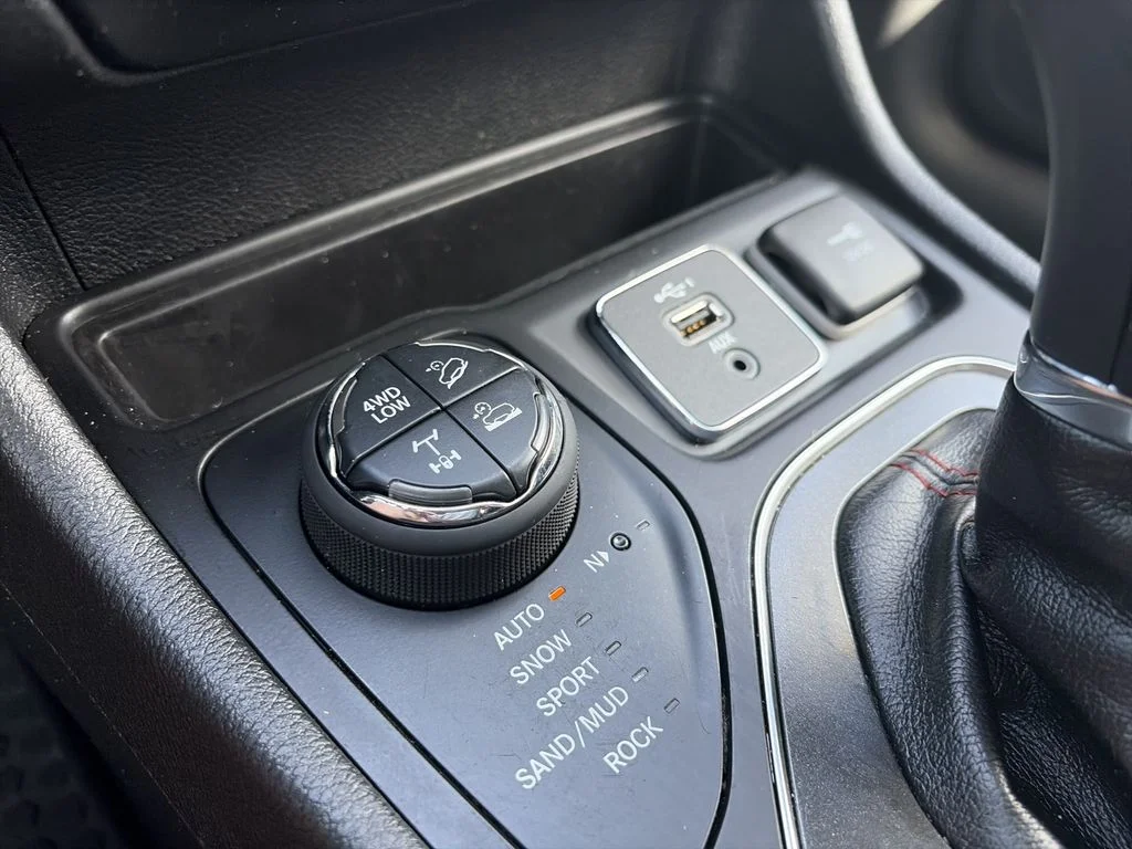 Used 2019 Gray Jeep Trailhawk image 26