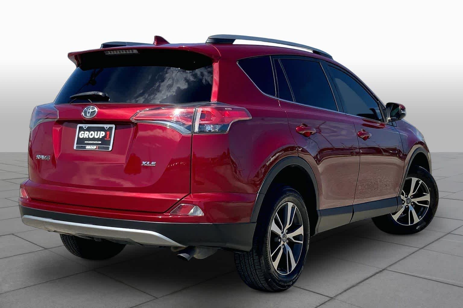 Used 2018 Ruby Flare Pearl Toyota XLE image 13