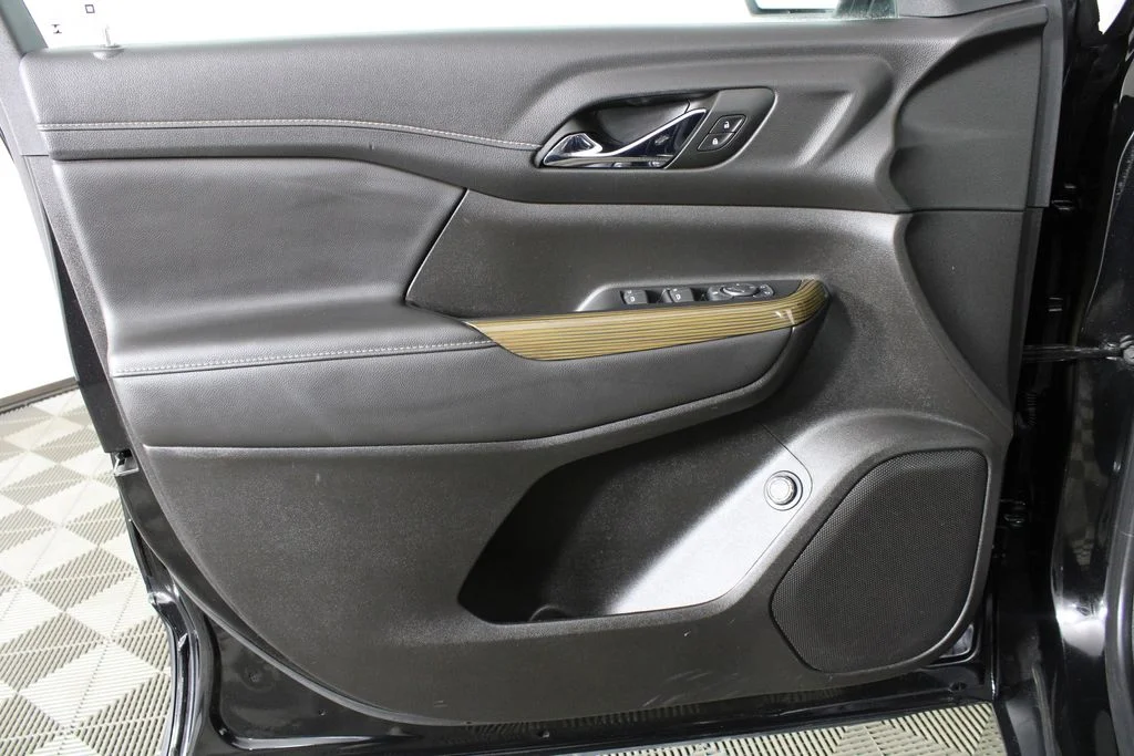 Used 2023 Black GMC SLE image 12