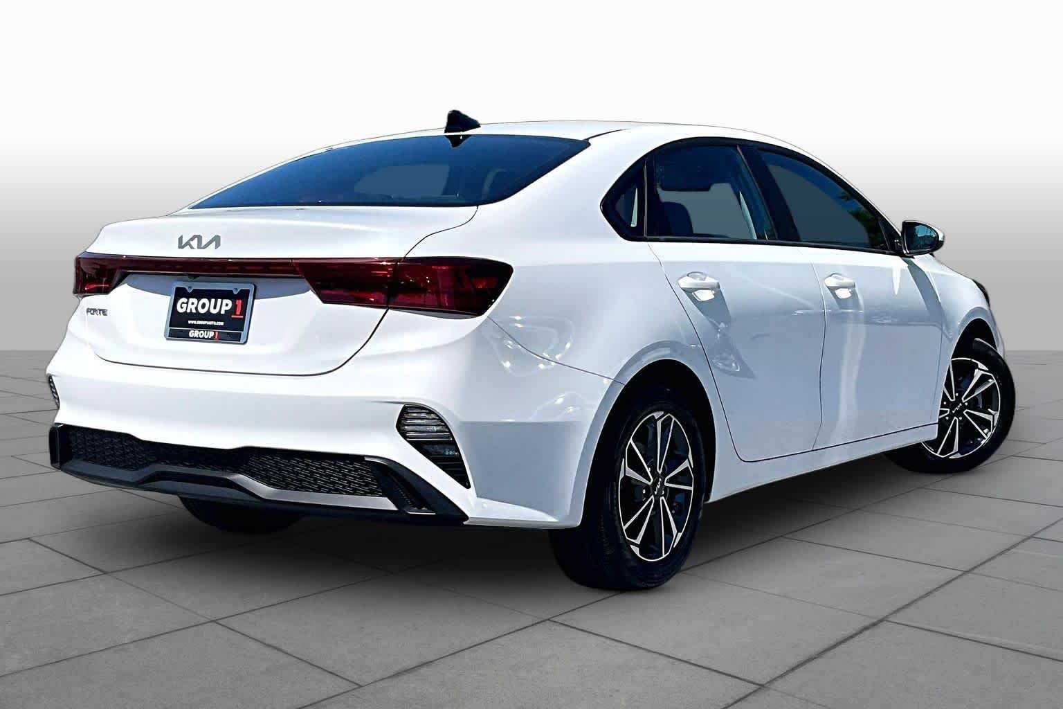 Used 2023 Snow White Pearl Kia LXS image 13