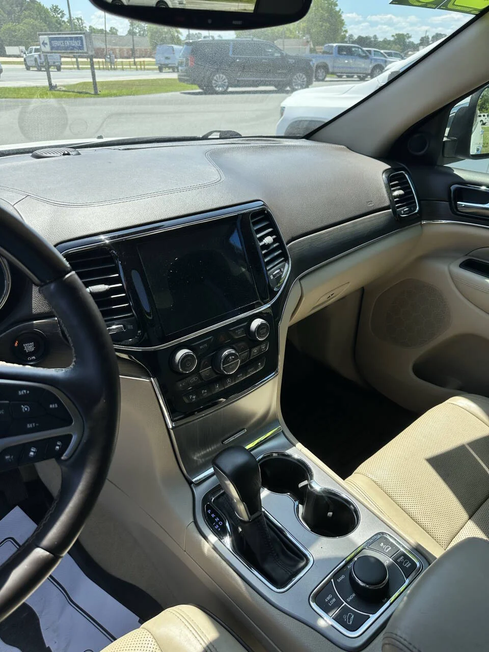 Used 2020 White Jeep Overland 4x4 4dr SUV image 4