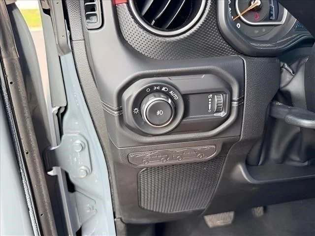Used 2025 Gray Jeep Rubicon image 27