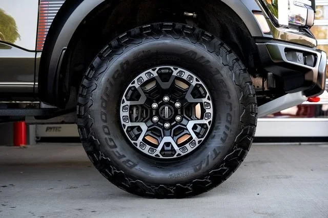Used 2025 Shelter Green Ford Raptor image 17