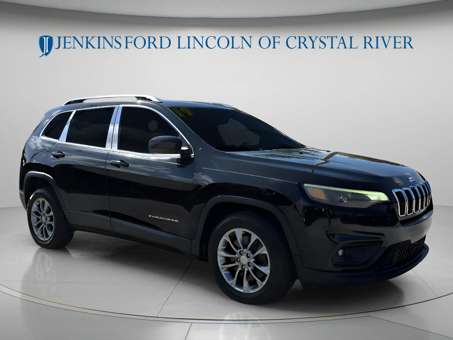 Used 2019 Diamond Black Crystal Pearlcoat Jeep Latitude Plus image 2