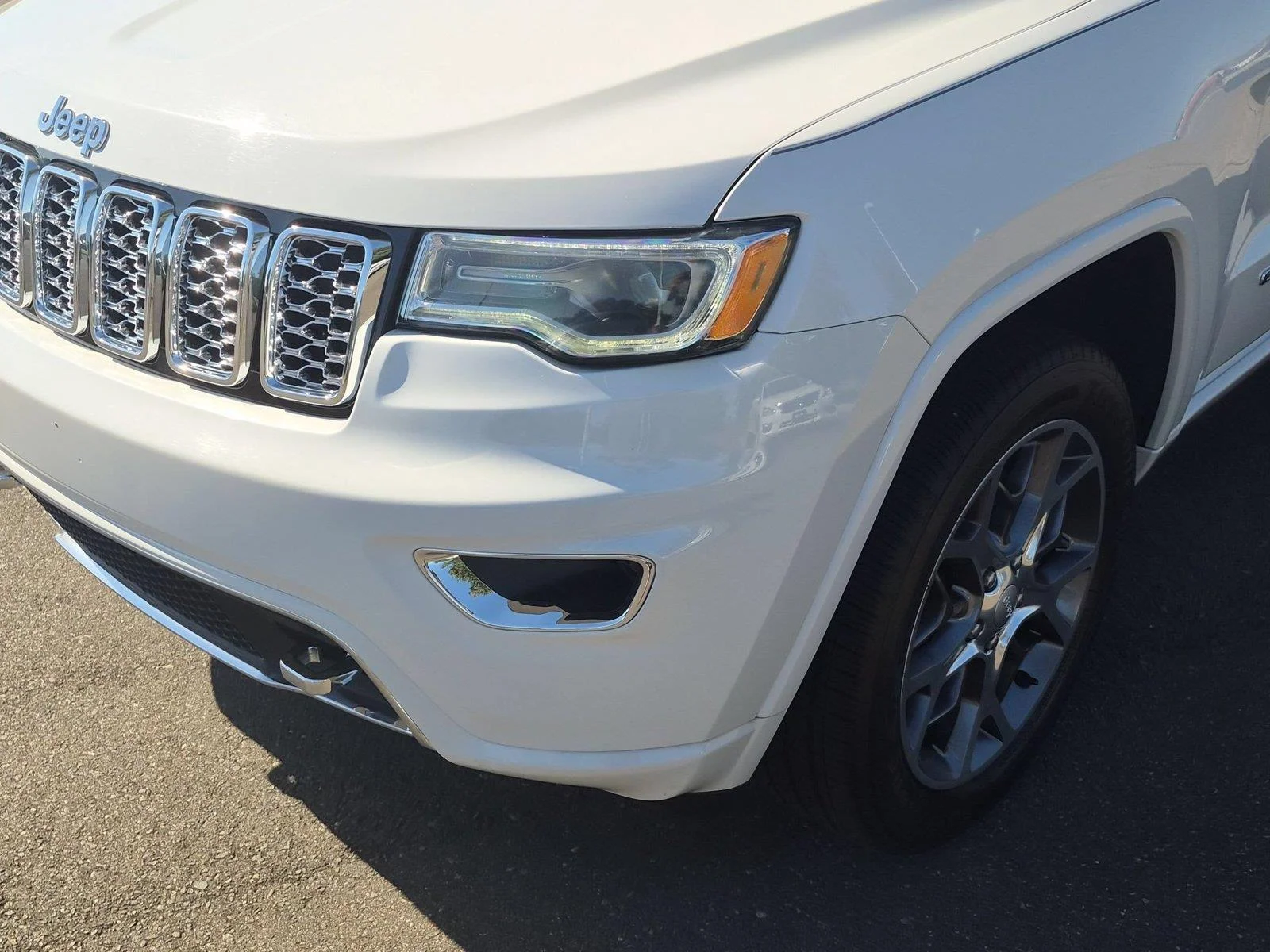 Used 2020 Bright White Clearcoat Jeep Overland image 9