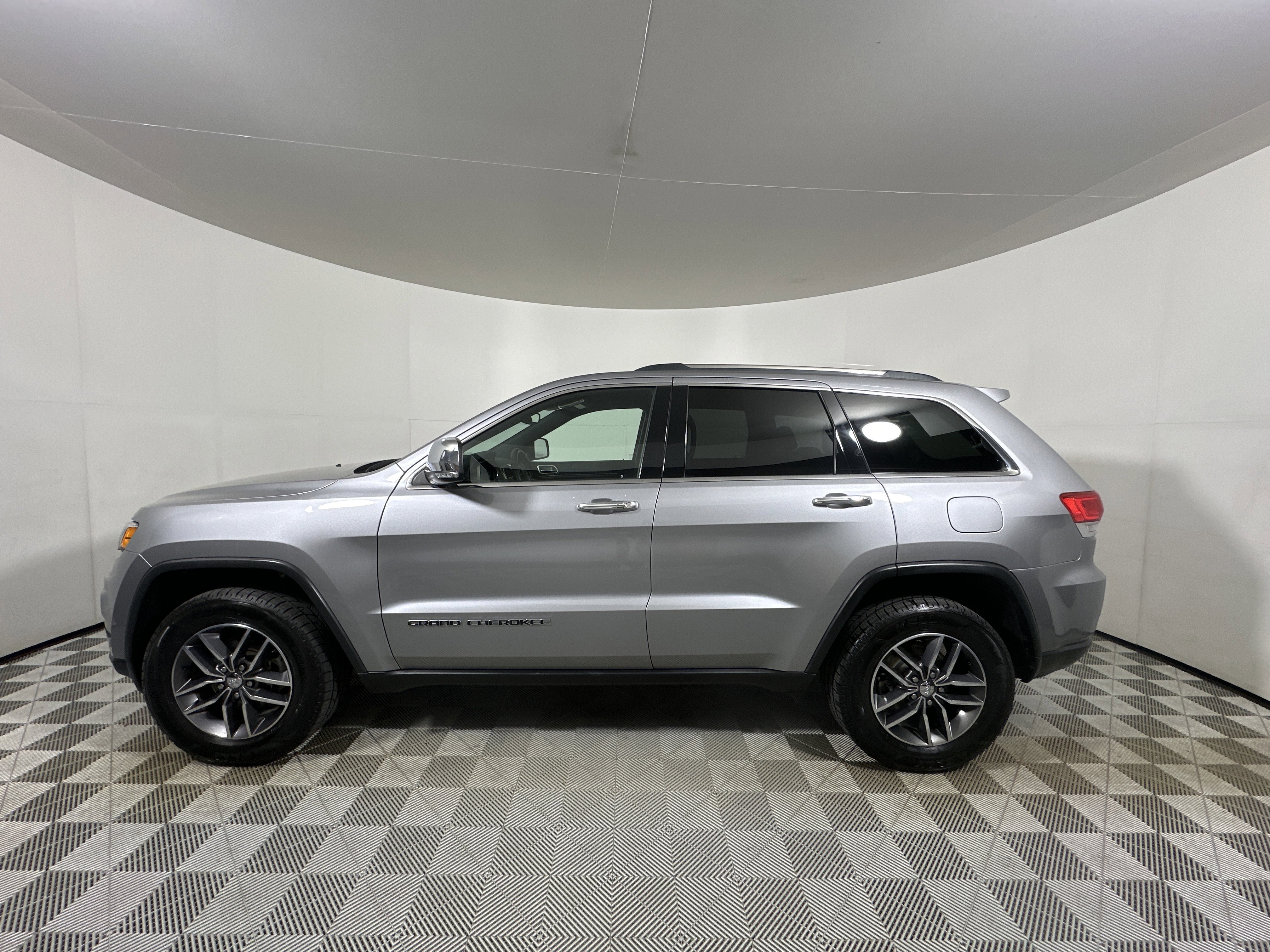 Certified Used 2017 Billet Silver Metallic Clearcoat Jeep Limited image 4