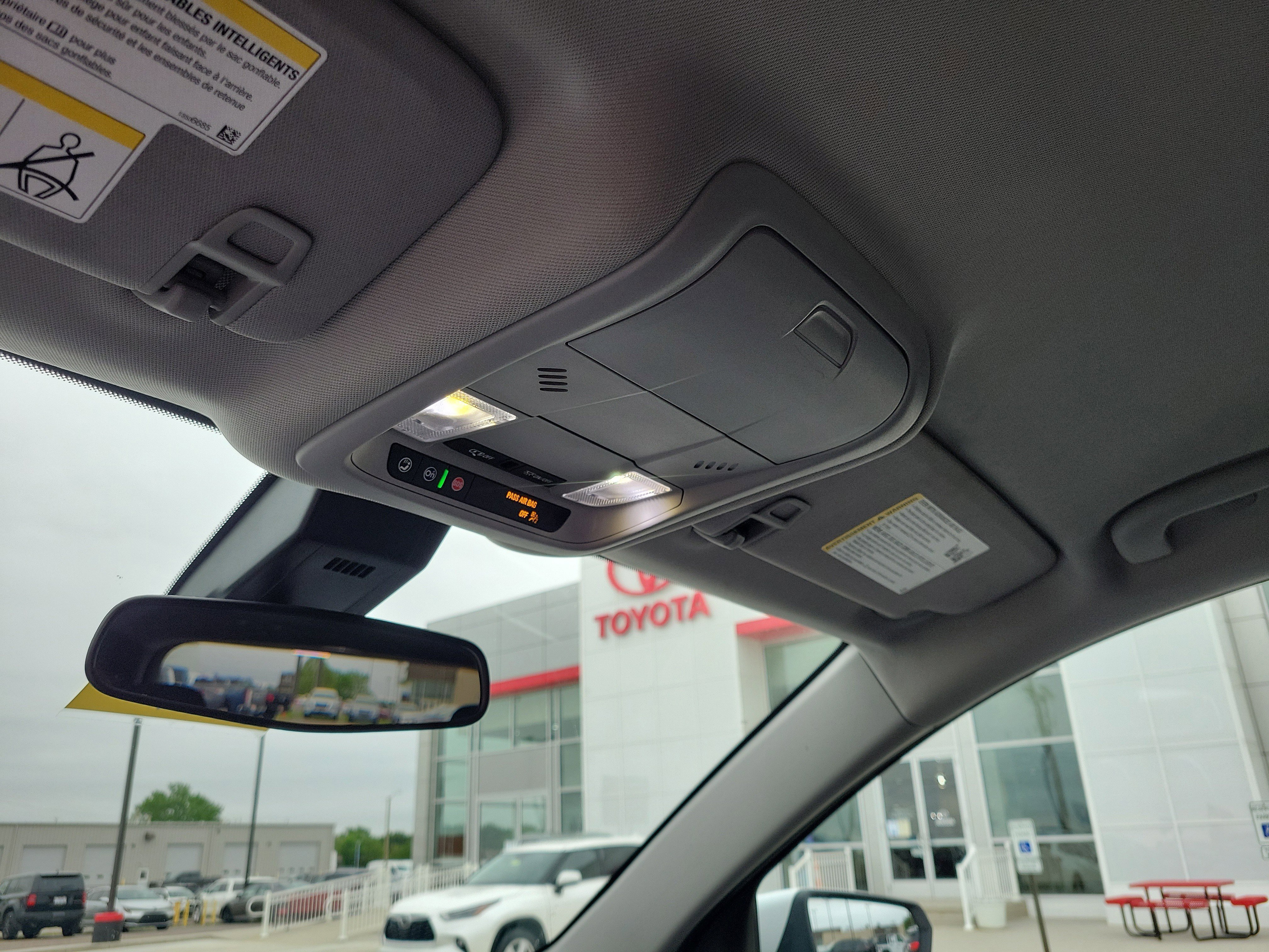 Used 2022 Summit White Chevrolet LT image 29