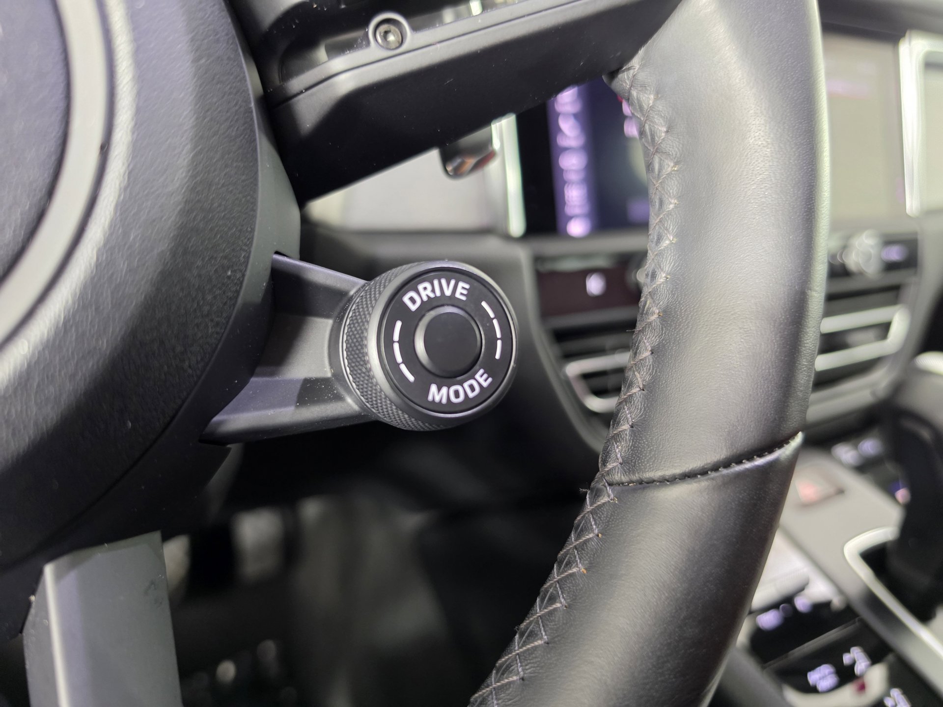 2025 Porsche Macan T - Photo 15