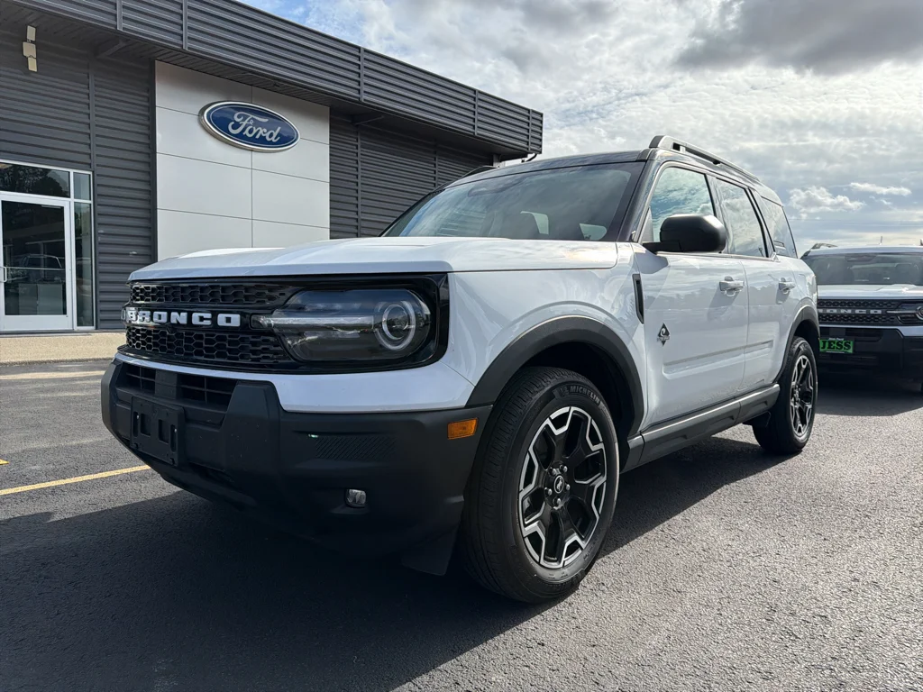 Certified Used 2025 Oxford White Ford Outer Banks image 21
