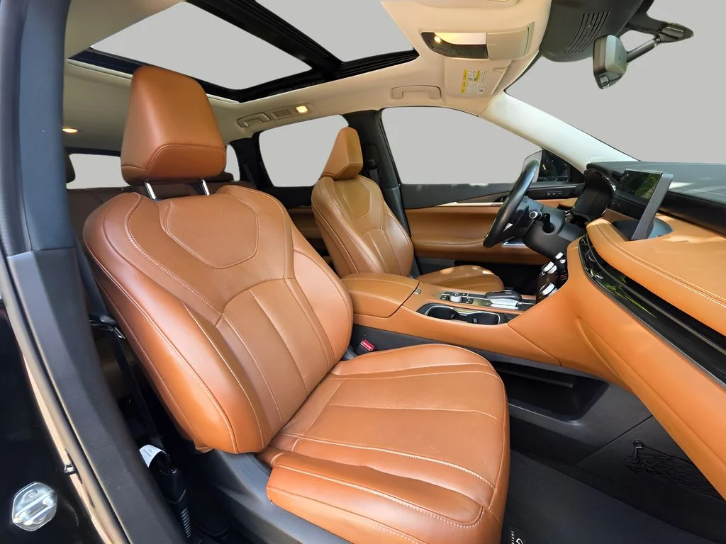 Used 2023 Mineral Black INFINITI Sensory image 14