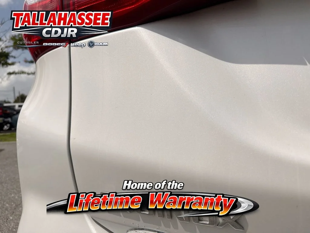 Used 2018 Pearl Chevrolet LT image 5