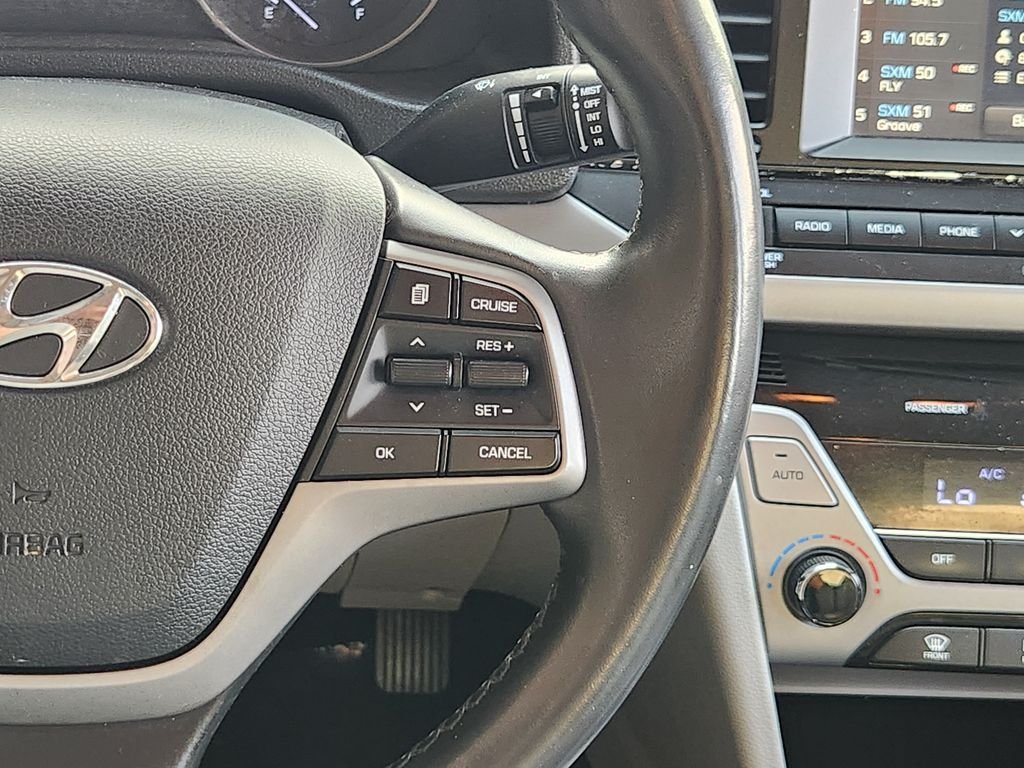 Used 2017  Hyundai SE image 31